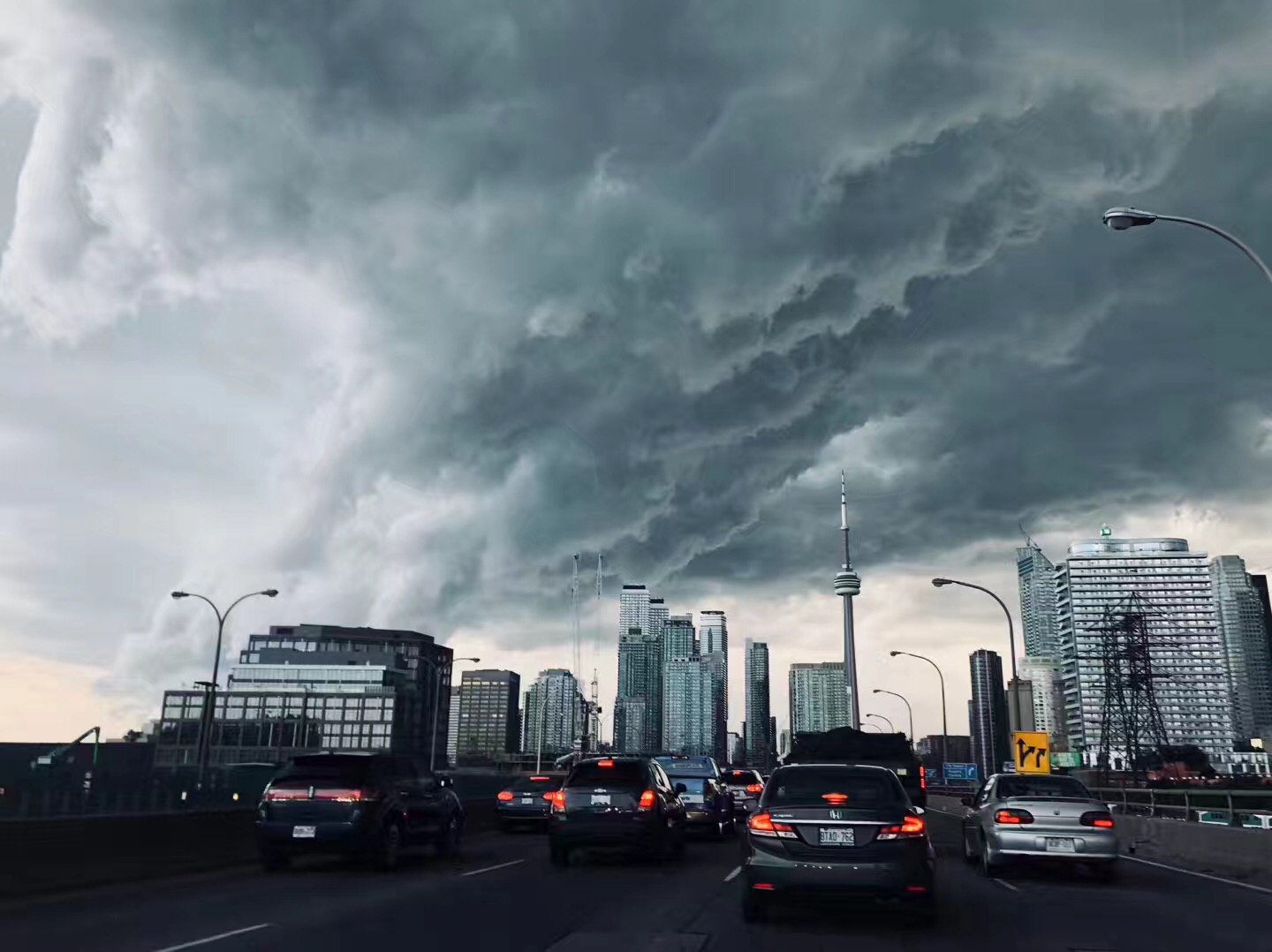 加拿大预启动“紧急状态”安省省长福特求助全球,宣布40岁+开打疫苗