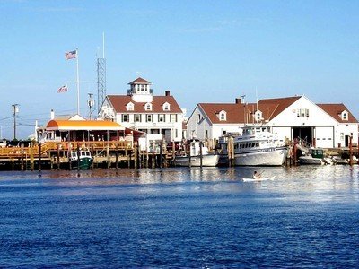 美国留学不同热门专业下,哪些大学最能挣钱?